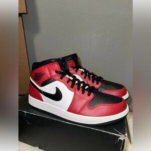 Air Jordan 1 Mid